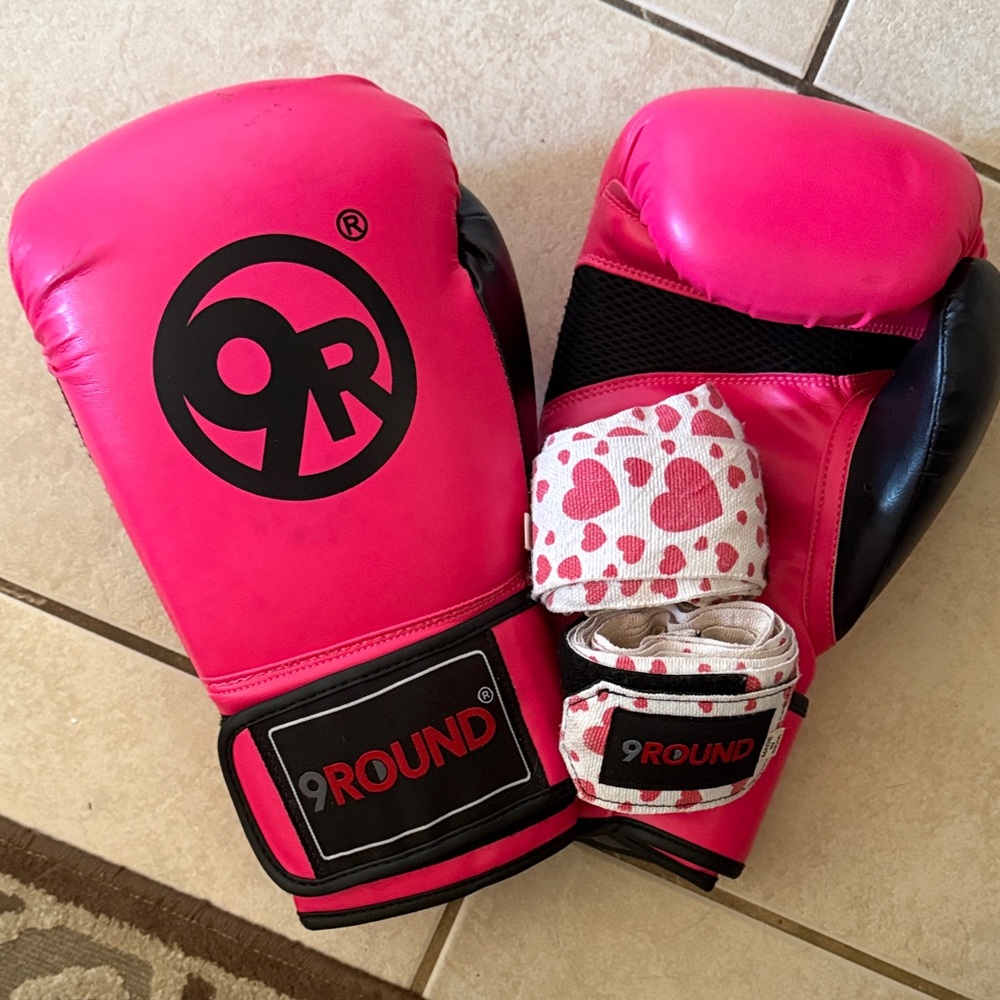 9Round Hot Pink Boxing Gloves + Heart Hand Wraps